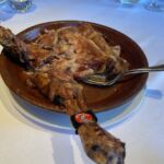 Ett perfekt grillat baby-lamm på Fuente Alceña Ett perfekt grillat baby-lamm på Fuente Alceña