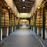 Mouton-Rothschild´s källare med vackra jäsningstankar Mouton-Rothschild´s källare med vackra jäsningstankar