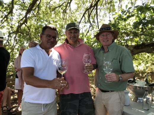Fantastiskt besök hos Hartenberg i Stellenbosch. Här med vinmakaren Carl Schultz samt min guide Richard Hilton