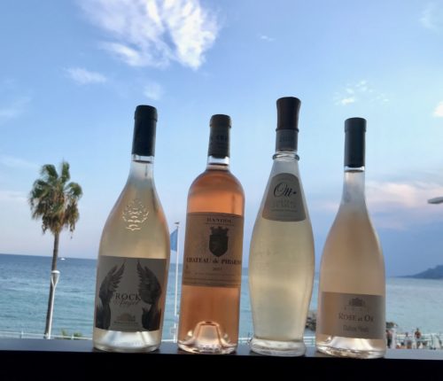 Lite prestige-roséer på altanen i Cannes