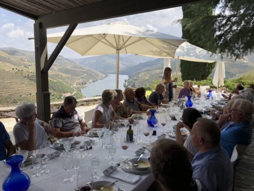 Fin lunch på Quinta do Crasto på deras ljuvliga terrass. Vi bjöds på b.l.a deras 2015 Reserva, 2015 Tinta Roriz samt 2012 Vinha do Ponte