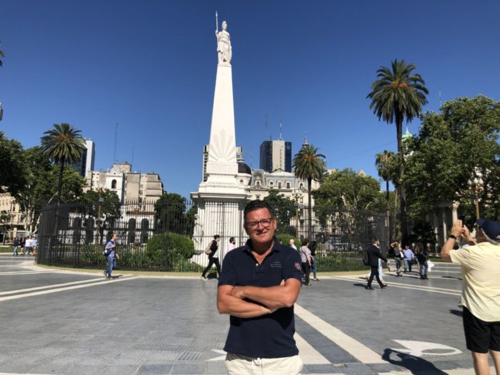 Sightseeing i Buenos Aires med ett stopp vid Plaza de Mayo