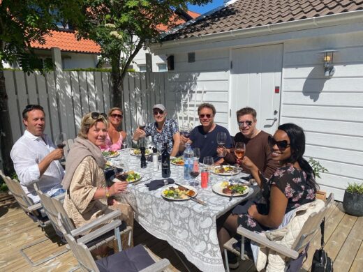 En trevlig lunch i vår trädgård med Triple & Touch, Magnus Spångberg, Ntombi samt Jesper och "smulan"