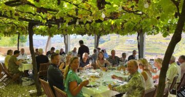 Efter ankomst till Porto åkte vi österut halvväg mot den spanska gränsen för en god lunch på Quinta do Vallado