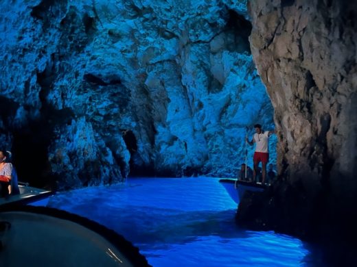 Den Blå grottan i Kroatien