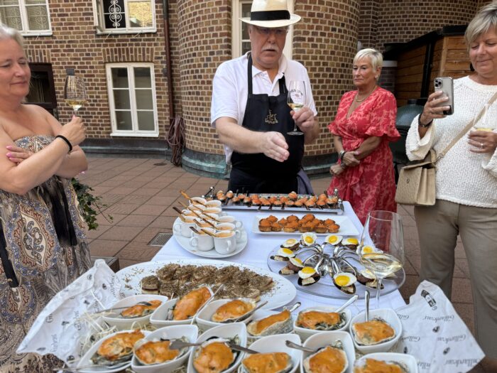 Torbjörn & Lena Lagmark bjöd på trevlig mat och vinner på sin innergård