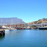 Waterfron med Table mountain