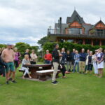 Gruppen samlad på Pegasus Bay i Waipara Valley Gruppen samlad på Pegasus Bay i Waipara Valley