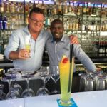 Min kompis Thulani sköter baren på Hotel Cape Milner Min kompis Thulani sköter baren på Hotel Cape Milner