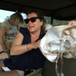 En elefant fick tag i Karin Wikerståhl´s hatt En elefant fick tag i Karin Wikerståhl´s hatt