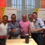 God stämning vid den spanska provningen där 105 bodegor presenterade sitt toppvin. Från vänster Alvaro Palacios från Priorat, jag, Hans Åström - Klein Constantia, Stephen Ludlam - Cape Town och Ulf Wagner från Sjömagasinet God stämning vid den spanska provningen där 105 bodegor presenterade sitt toppvin. Från vänster Alvaro Palacios från Priorat, jag, Hans Åström - Klein Constantia, Stephen Ludlam - Cape Town och Ulf Wagner från Sjömagasinet