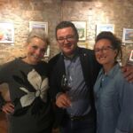 Provning i La Morra på Cantina Comunale under ledning av Silvia Altare och Paola Brosow. Silvia presenterade sin familj´s viner från Elio Altare och Paola presenterade vinerna från hennes och makens vingård Revello & Figli Provning i La Morra på Cantina Comunale under ledning av Silvia Altare och Paola Brosow. Silvia presenterade sin familj´s viner från Elio Altare och Paola presenterade vinerna från hennes och makens vingård Revello & Figli
