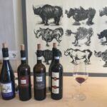 La Spinetta betyder "toppen av kullen" och etiketterna med noshörningar och lejon skall symbolisera kraften i vinerna La Spinetta betyder "toppen av kullen" och etiketterna med noshörningar och lejon skall symbolisera kraften i vinerna