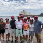 Ett tappert cykelgäng i Sydney. Med Bonza Bike var vi på sightseeing under fyra timmar (1,7 mil) och fick uppleva denna underbara stad Ett tappert cykelgäng i Sydney. Med Bonza Bike var vi på sightseeing under fyra timmar (1,7 mil) och fick uppleva denna underbara stad