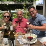 Det härliga paret Helen och Jan Paulsson njöt av lunchen hos Allan Scott i Marlbourough Det härliga paret Helen och Jan Paulsson njöt av lunchen hos Allan Scott i Marlbourough