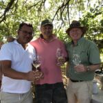 Första provningen på Hartenberg i en lummig dunge där vi provade deras båda Chardonnayviner samt Riesling till tre små aptitretare Första provningen på Hartenberg i en lummig dunge där vi provade deras båda Chardonnayviner samt Riesling till tre små aptitretare