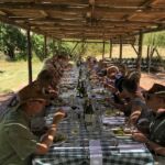 Härlig lunch på Hartenberg i Stellenbosch där Carl Schultz öppnade tre buteljer av prestigevinet Gravel Hill Shiraz 2007 Härlig lunch på Hartenberg i Stellenbosch där Carl Schultz öppnade tre buteljer av prestigevinet Gravel Hill Shiraz 2007