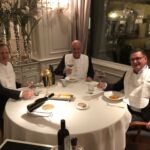 Haklappar på när det serveras Tagliolini på trestjärniga Da Vittorio Haklappar på när det serveras Tagliolini på trestjärniga Da Vittorio