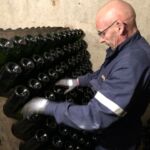 Pascal är en legendarisk remuageur hos Pol Roger Pascal är en legendarisk remuageur hos Pol Roger