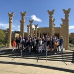 Förväntansfull grupp innan besöket på Darioush Förväntansfull grupp innan besöket på Darioush