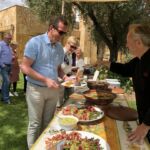 "Bosses Mattor" håller sig alltid framme när det bjuds på buffé. Damerna först... "Bosses Mattor" håller sig alltid framme när det bjuds på buffé. Damerna först...