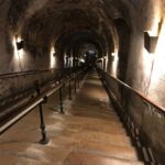 116 trappsteg ner till våningsplan 1 i källaren hos Pommery i Reims 116 trappsteg ner till våningsplan 1 i källaren hos Pommery i Reims