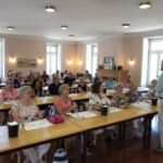 Likt en skolklass lyssnade vi andäktigt till Euan Mackay på Dow´s Quinta do Bomfim då han presenterade Symington´s Vintage Port av årgång 2016 Likt en skolklass lyssnade vi andäktigt till Euan Mackay på Dow´s Quinta do Bomfim då han presenterade Symington´s Vintage Port av årgång 2016