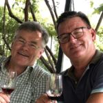 Två glada vänner under lunchen på Dow´s Quinta do Bomfim. Euan Mackay är en lysande exportchef på Symington´s och han besöker mig och Lis varje år i Laröd med sin svenska fru Anna Två glada vänner under lunchen på Dow´s Quinta do Bomfim. Euan Mackay är en lysande exportchef på Symington´s och han besöker mig och Lis varje år i Laröd med sin svenska fru Anna