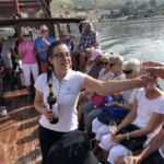 Ett glas med sval Quinta do Crasto Branco passar utmärkt under vår båttur till vingården Ett glas med sval Quinta do Crasto Branco passar utmärkt under vår båttur till vingården