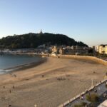 Utsikt från vårt seaview rum på Hotel Londres i San Sebastian över stranden La Concha och gamla stan Utsikt från vårt seaview rum på Hotel Londres i San Sebastian över stranden La Concha och gamla stan