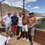 Fem salta gossar efter rafting nedför Mendozafloden Fem salta gossar efter rafting nedför Mendozafloden