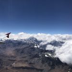 Flyg från Mendoza över Anderna till Santiago i Chile. Toppen Aconcagua på 9.992 meter Flyg från Mendoza över Anderna till Santiago i Chile. Toppen Aconcagua på 9.992 meter