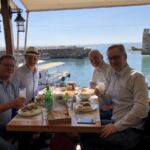 Lunch i Byblos med ett glas Racka som apéretif Lunch i Byblos med ett glas Racka som apéretif