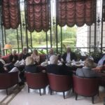 En god kopp kaffe i salongen på tvåstjärniga Les Crayéres i Reims En god kopp kaffe i salongen på tvåstjärniga Les Crayéres i Reims
