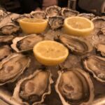 Underbara Gillardeau ostron på Restaurant Grand Colbert i Paris Underbara Gillardeau ostron på Restaurant Grand Colbert i Paris