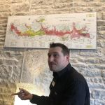 En lärorik genomgång hos Olivier Leflaive av olika appellationer av deras eminenta sommelier En lärorik genomgång hos Olivier Leflaive av olika appellationer av deras eminenta sommelier