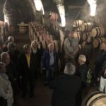 Visning av fat hos Joseph Douhin i deras Hospices de Beaune källare Visning av fat hos Joseph Douhin i deras Hospices de Beaune källare