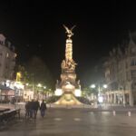 Vi bor alltid väldigt centralt i Reims på Hotel de la Paix, ett stenkast från denna härliga kvällsbild Vi bor alltid väldigt centralt i Reims på Hotel de la Paix, ett stenkast från denna härliga kvällsbild