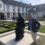 Tillsammans med munken Dom Ruinart på Champagne´s äldsta vinhus Maison Ruinart Tillsammans med munken Dom Ruinart på Champagne´s äldsta vinhus Maison Ruinart