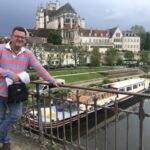 På väg för att ta en skön dusch i Auxerre