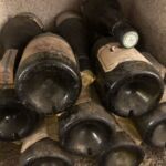 Gamla buteljer hos Domaine Laroche i Chablis