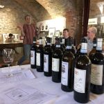 På Cantina Communale i La Morra höll Paola Broscow en provning på viner från Elio Altare samt hennes makes vingård Revello & Figli