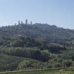 Vacker vy över San Gimignano från terrassen på Poderi del Paradaiso