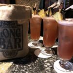 Efter en lång flygresa med Singapore Airlines från Köpenhamn så gjorde vi ett första stopp under två dygn i Singapore. En Singapore Sling på Raffels är alltid en klassiker