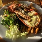 I Kaikoura åt vi nyfångad grillas crayfish med pommes