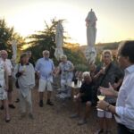 Nicolas Bureau som är sonson till legendariska Mme. May de Lencquesaing från Chateau Pichon-Lalande i Bordeaux driver idag denna imponerande går. Vi inledde med en provning av tre vinner innan vi satte oss till bord med Nicolas och avnjöt en bättre middag