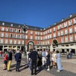 Sightseeing i Madrid till fots under fyra timmar med stopp på b.l.a Plaza Mayor Sightseeing i Madrid till fots under fyra timmar med stopp på b.l.a Plaza Mayor
