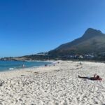 Inte lika mycket folk som vanligt på stranden i Camps Bay under dessa covid-tider Inte lika mycket folk som vanligt på stranden i Camps Bay under dessa covid-tider