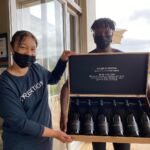 På Creation Wines i Hemel-En-Aarde Valley provade deras Art of Creation Pinot Noir och Chardonnay På Creation Wines i Hemel-En-Aarde Valley provade deras Art of Creation Pinot Noir och Chardonnay