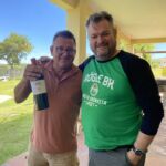 Trevligt möte med provning hos min vän Chenin Blanc- & Cabernet Franc experten Bruwer Raats... som hade tagit på sig fintröjan Trevligt möte med provning hos min vän Chenin Blanc- & Cabernet Franc experten Bruwer Raats... som hade tagit på sig fintröjan